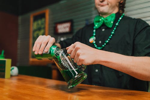 Základová fotografie zdarma na téma bar, barman, březen