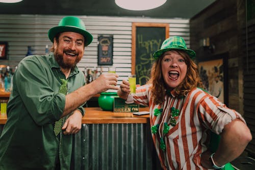 Základová fotografie zdarma na téma bar, barman, bílý jetel