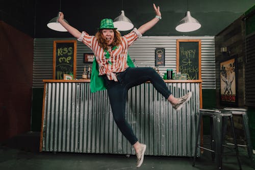 Základová fotografie zdarma na téma bar, barman, březen