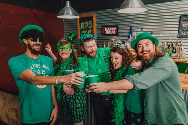 Peña La Pera Grupo con camisetas verdes