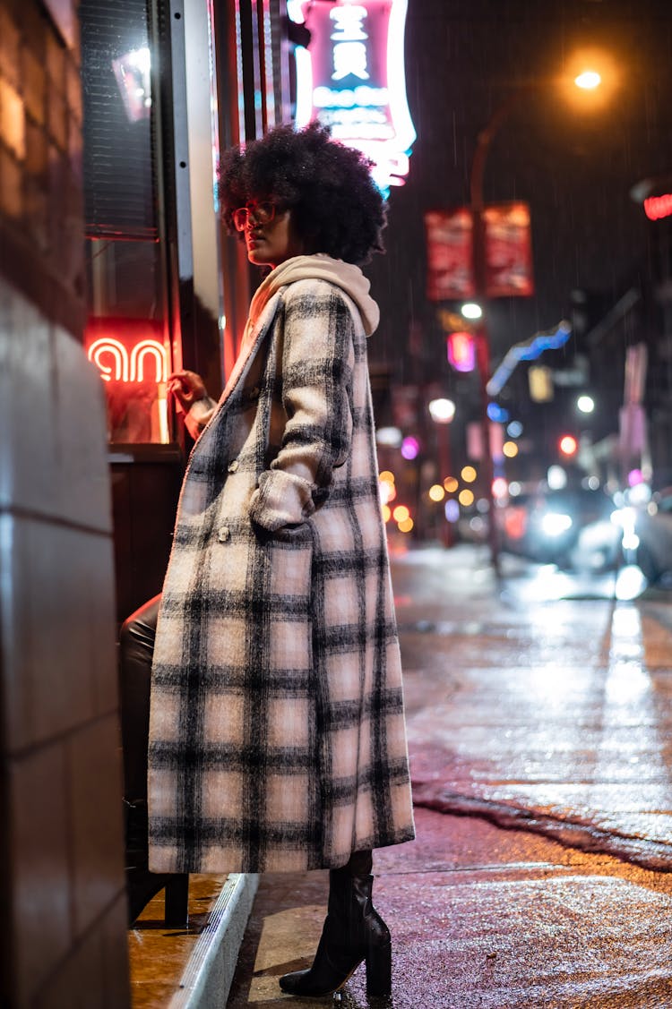 Stylish Black Woman On Dark Street