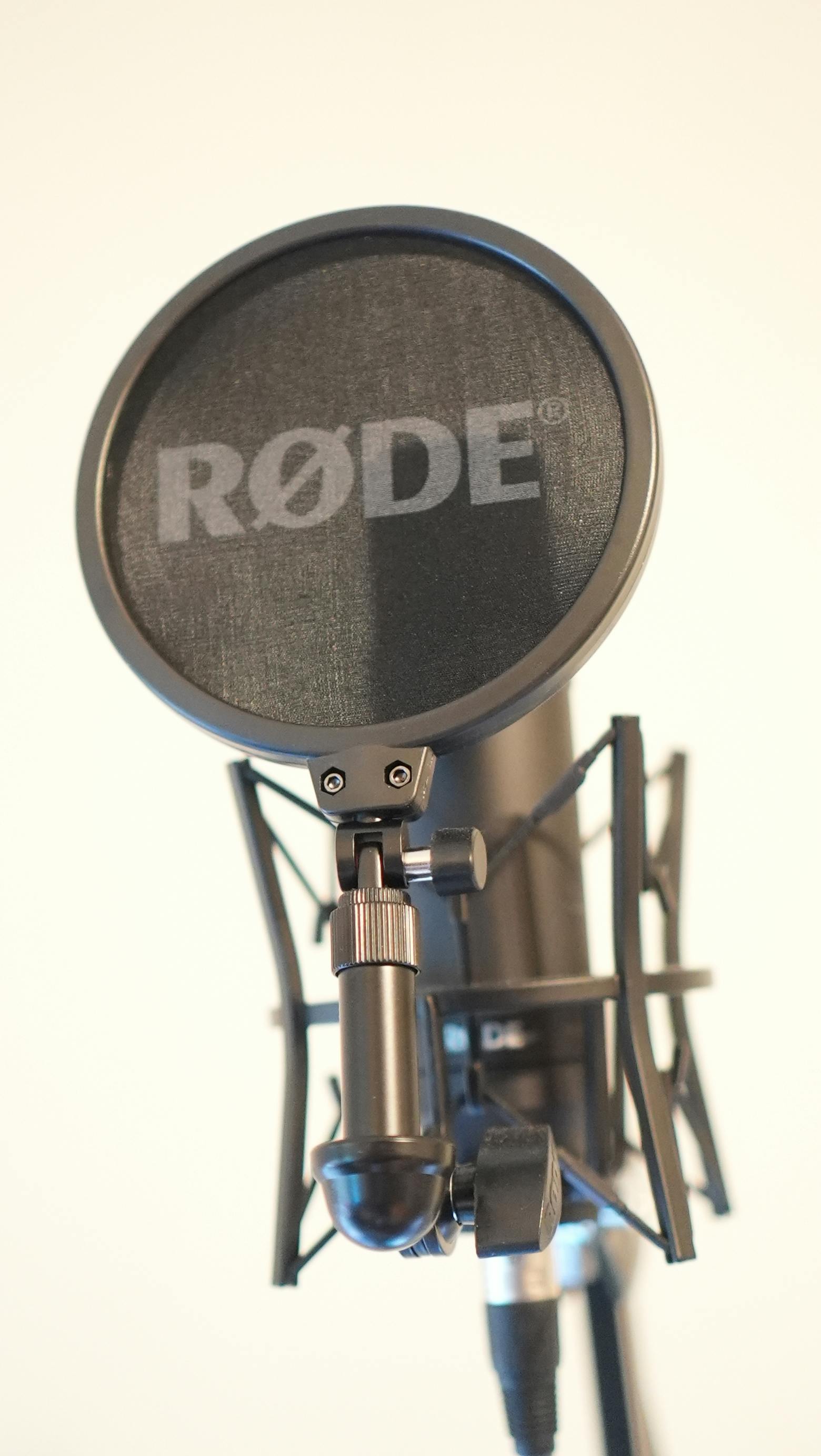 microphone with pop filter