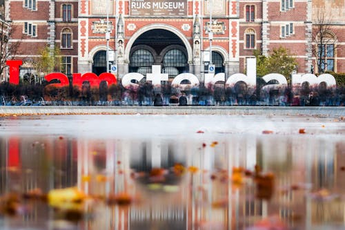 I Amsterdam Müstakil Mektup Ruks Müzesi önünde