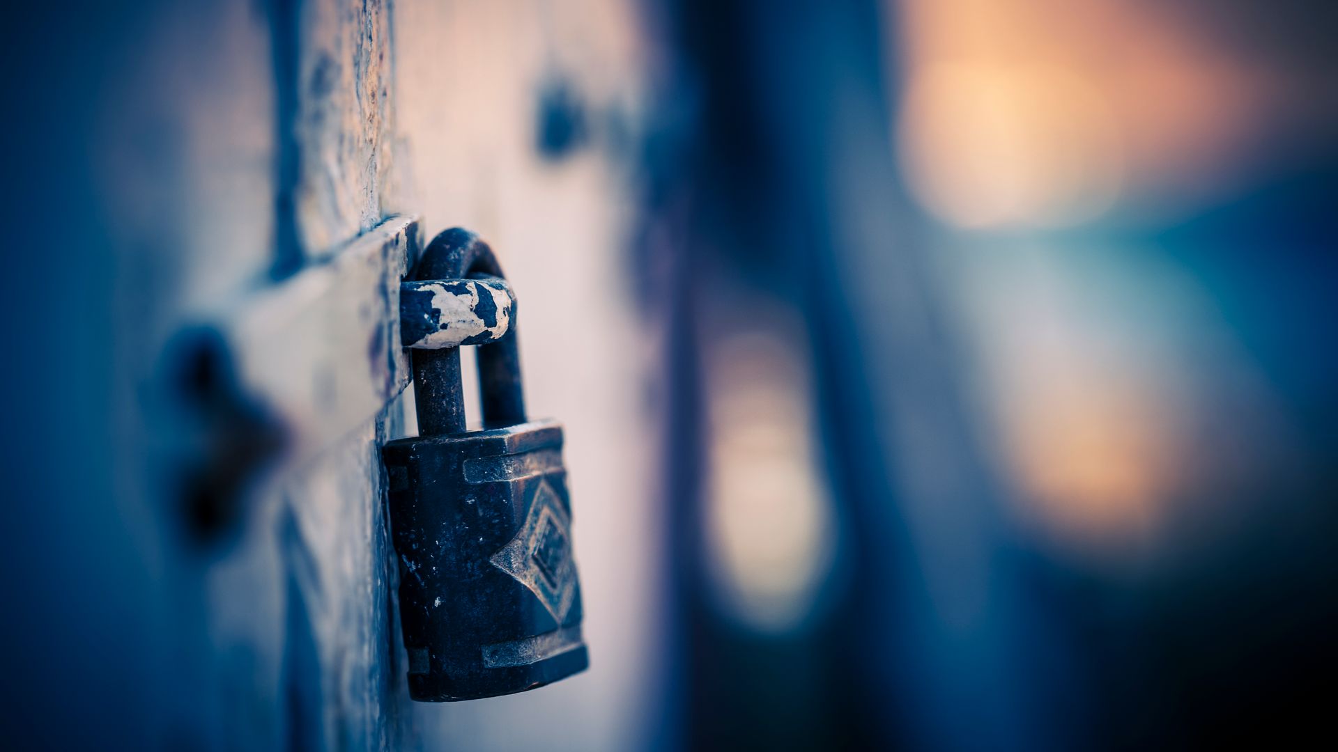Close-up of a rusty padlock against blurred background lights. Artistic bokeh effect — beginners unlocking tips