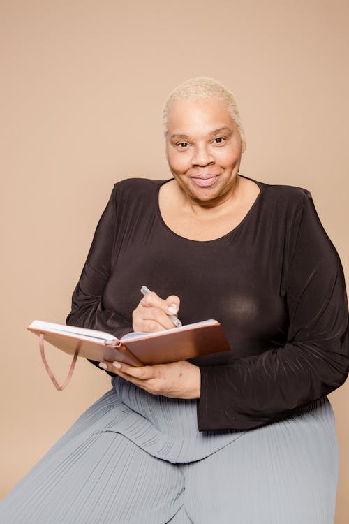Smiling plump black woman with notebook