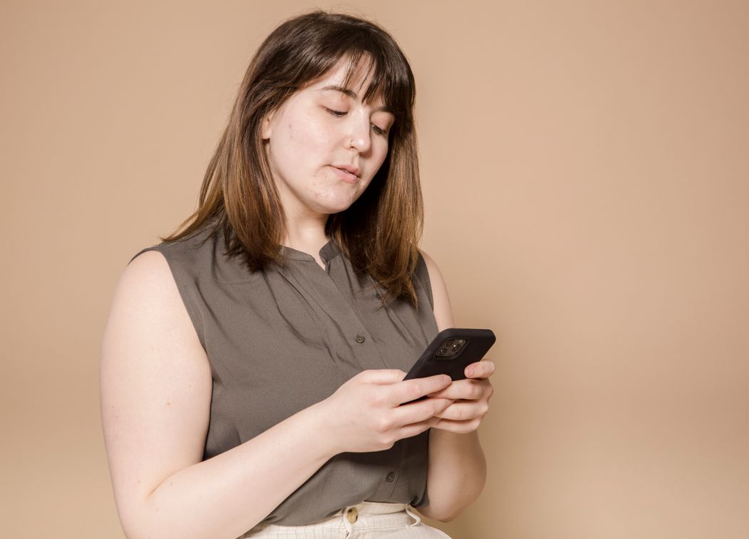 Online dating: starting a conversation on a niche platform