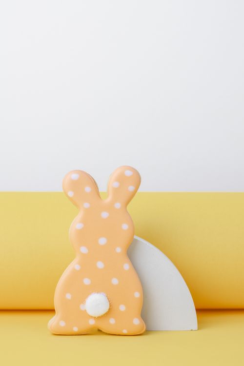 Free Charming polka dot Easter bunny decoration on a yellow background, perfect for festive themes. Stock Photo