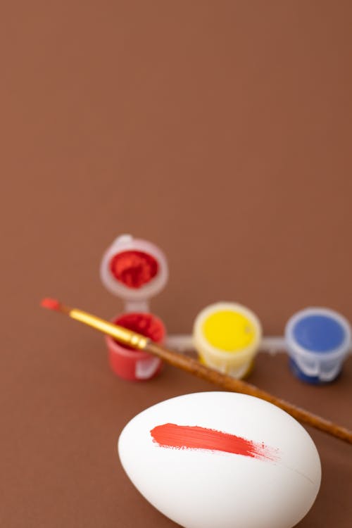 akrilik boya, boya fırçası, kahverengi yüzey içeren Ücretsiz stok fotoğraf