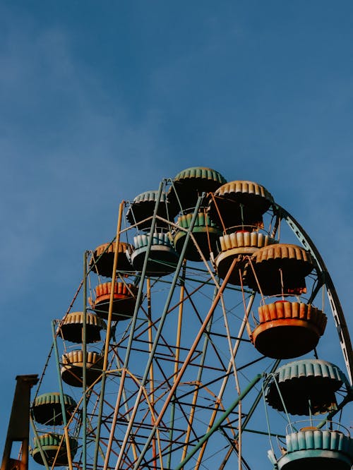 Free White and Green Ferris Wheel Under Blue Sky Stock Photo
