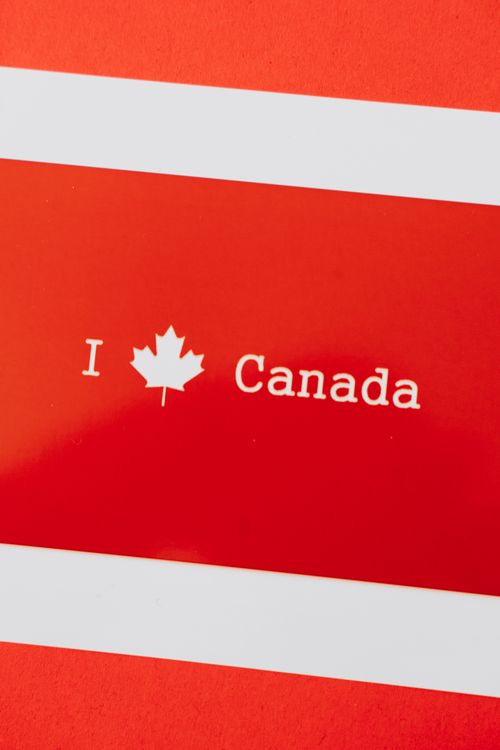 Free A red card with 'I Love Canada' featuring a maple leaf, symbolizing Canadian patriotism. Stock Photo