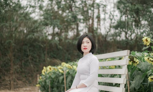 アジアの女性, ショートヘア, ひまわり畑の無料の写真素材