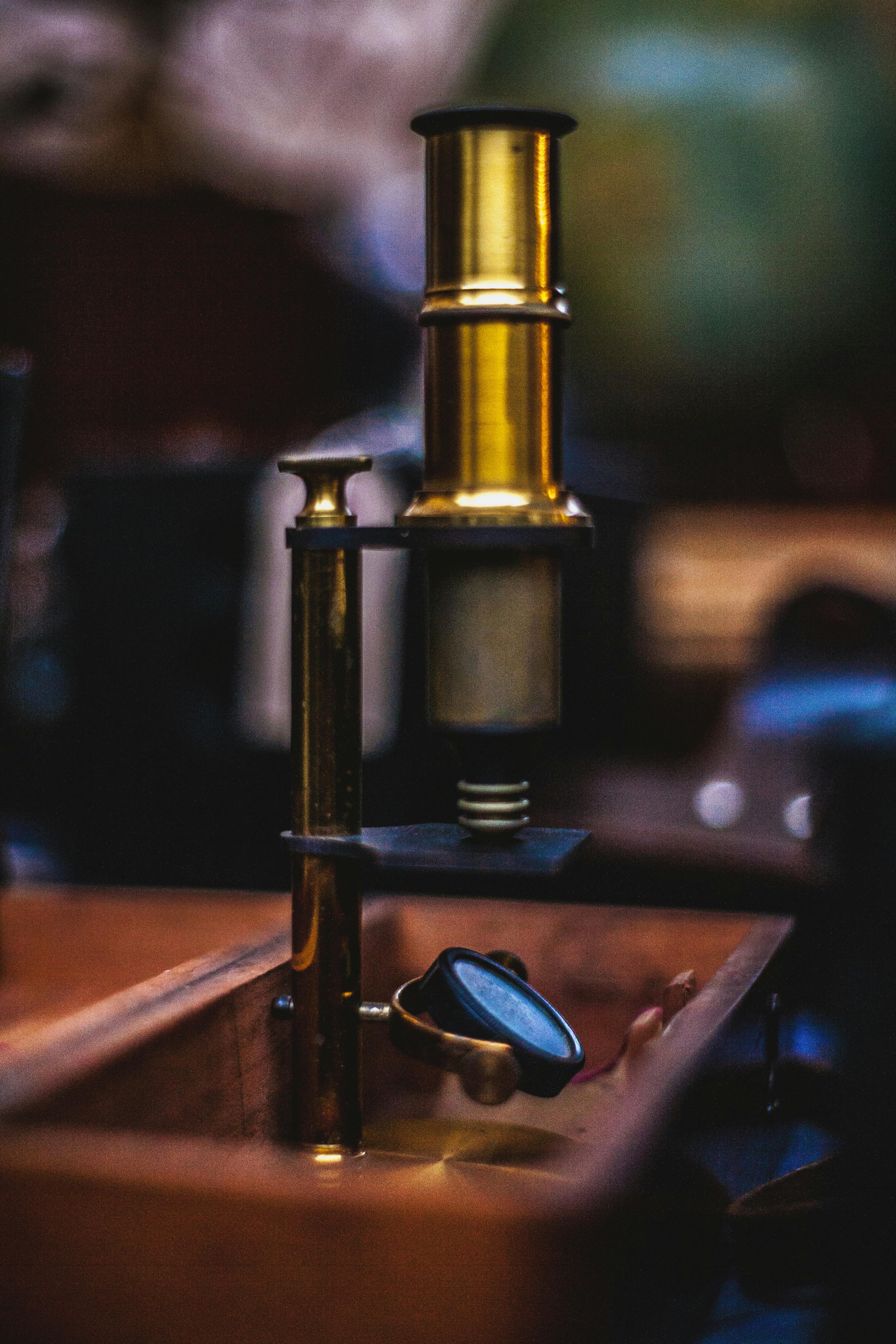 Gray Microscope on Table \u00b7 Free Stock Photo