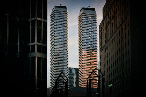 Kostenlos Zwei Hochhäuser Stock-Foto