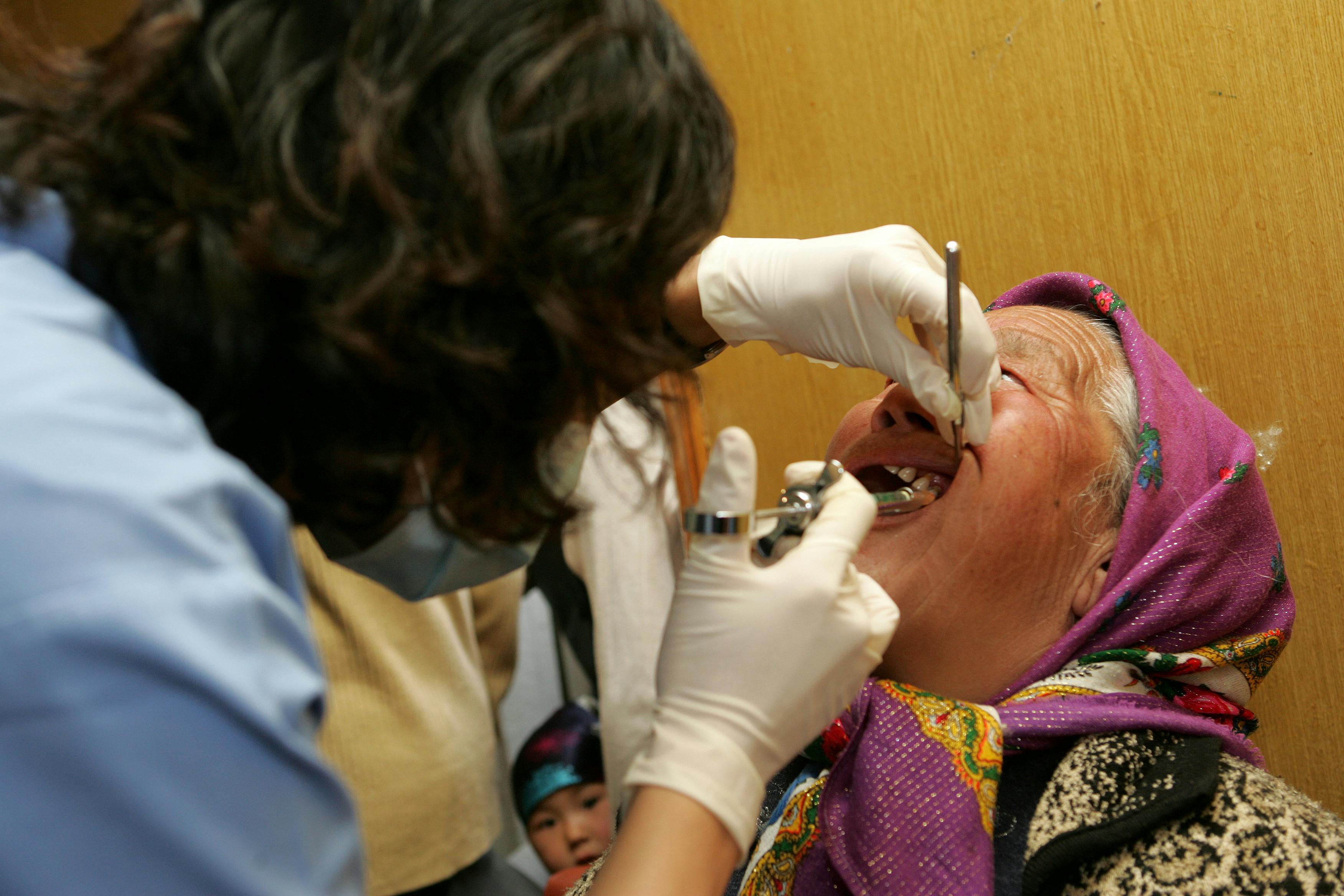 Oral Frailty in Older Chinese with Chronic Diseases - Bioengineer.org — Photo by Mirdental network on Pexels