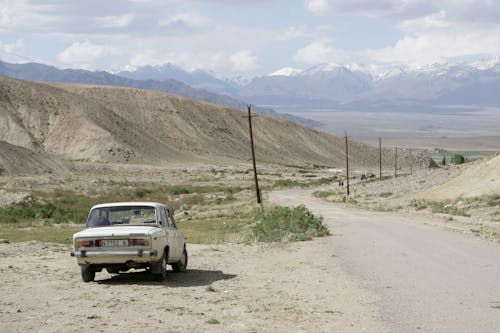 Foto d'estoc gratuïta de aparcat, camí de carro, camí rural