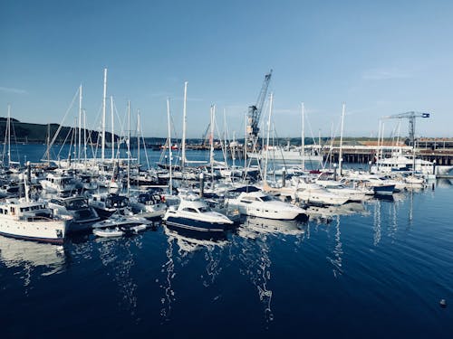 Boot Schwimmt Auf Dem Wasser