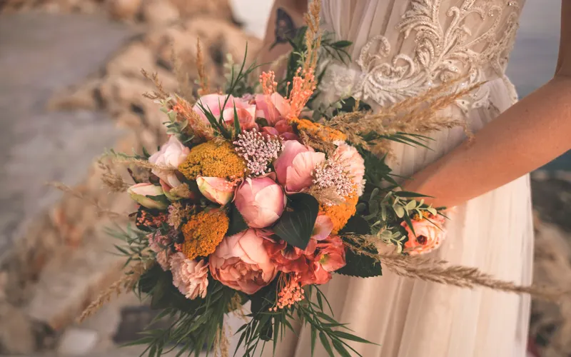 detalle bordado flores vestido novia estilo boho chic