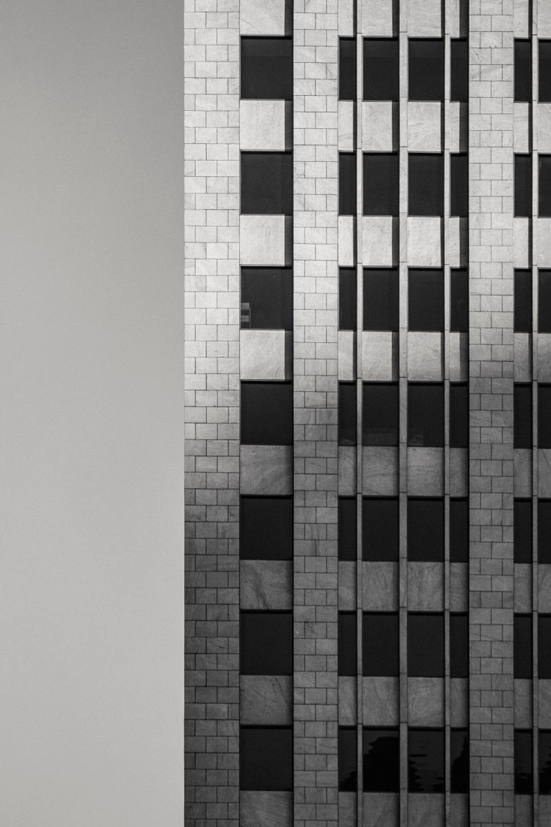 Fachada de edificio residencial de estilo minimalista