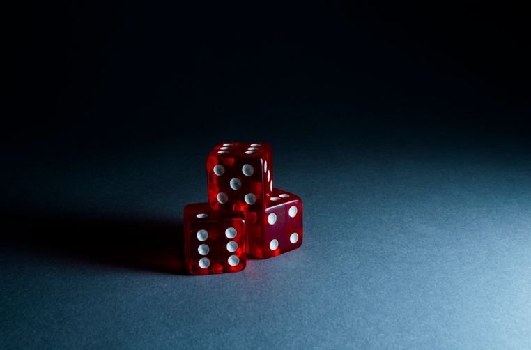 Online Casino: Spielautomaten und Live-Spiele im Überblick