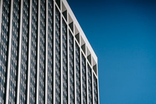 Gratis lagerfoto af arkitektur, beton, blå himmel
