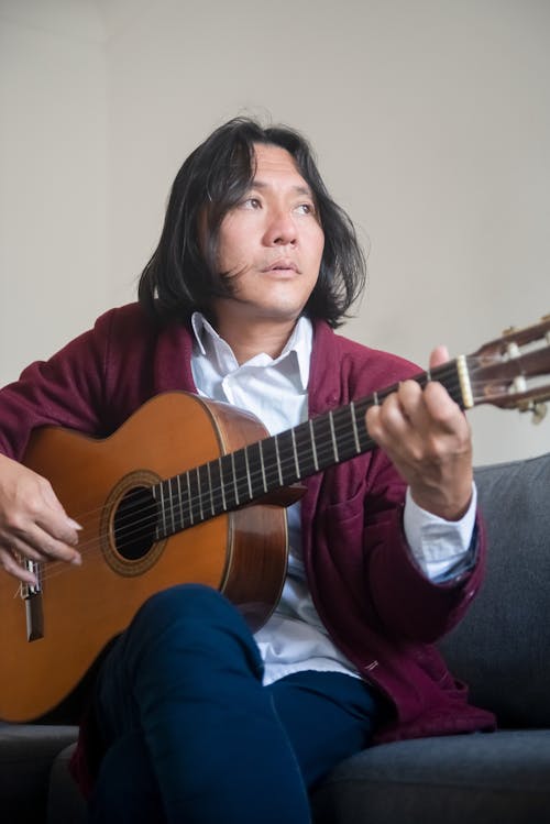 Kostnadsfri bild av akustisk, akustisk gitarr, asiatisk man