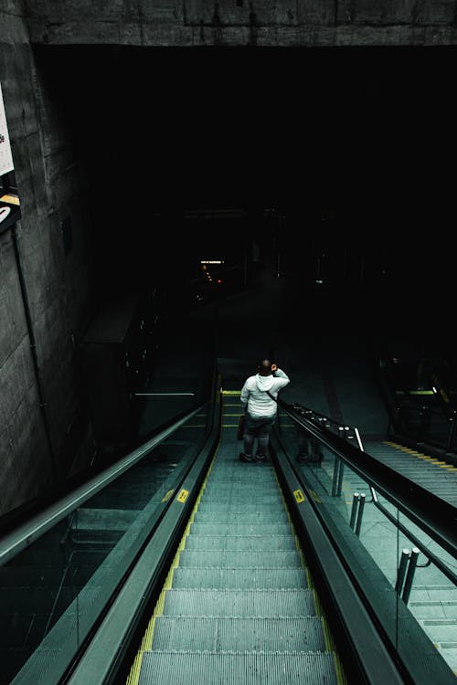 Kostnadsfri bild av högvinkelskott, metro, mörk