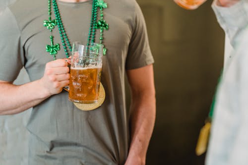 Foto d'estoc gratuïta de accessori, alcohol, amic