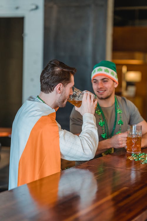 Foto profissional grátis de bebendo, celebração, cerveja