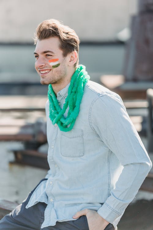 Stylish man with bright green scarf · Free Stock Photo