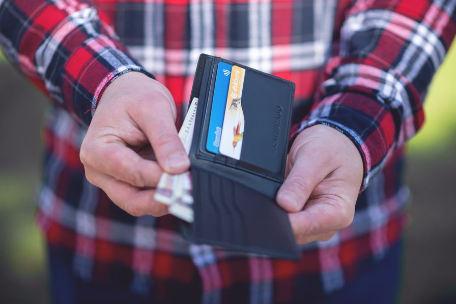 Credit Card Expiration Dates: When Do Credit Cards Expire?
