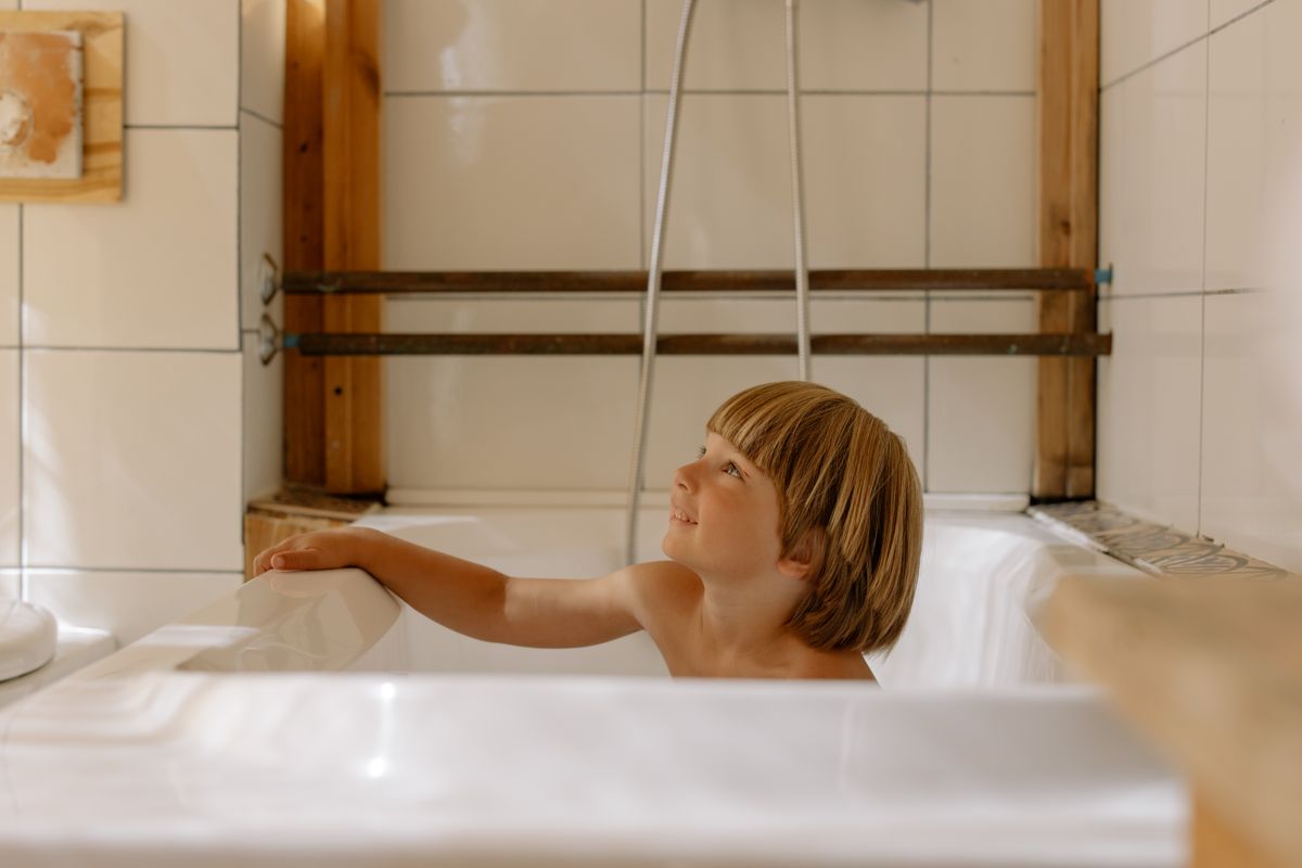 Kids In Shower Photos, Download The BEST Free Kids In Shower Stock ...