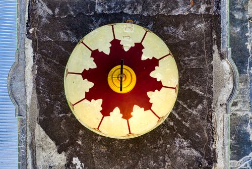 Free Aerial view of a decorative circular roof in Banten, Indonesia showcasing intricate patterns and vibrant colors. Stock Photo