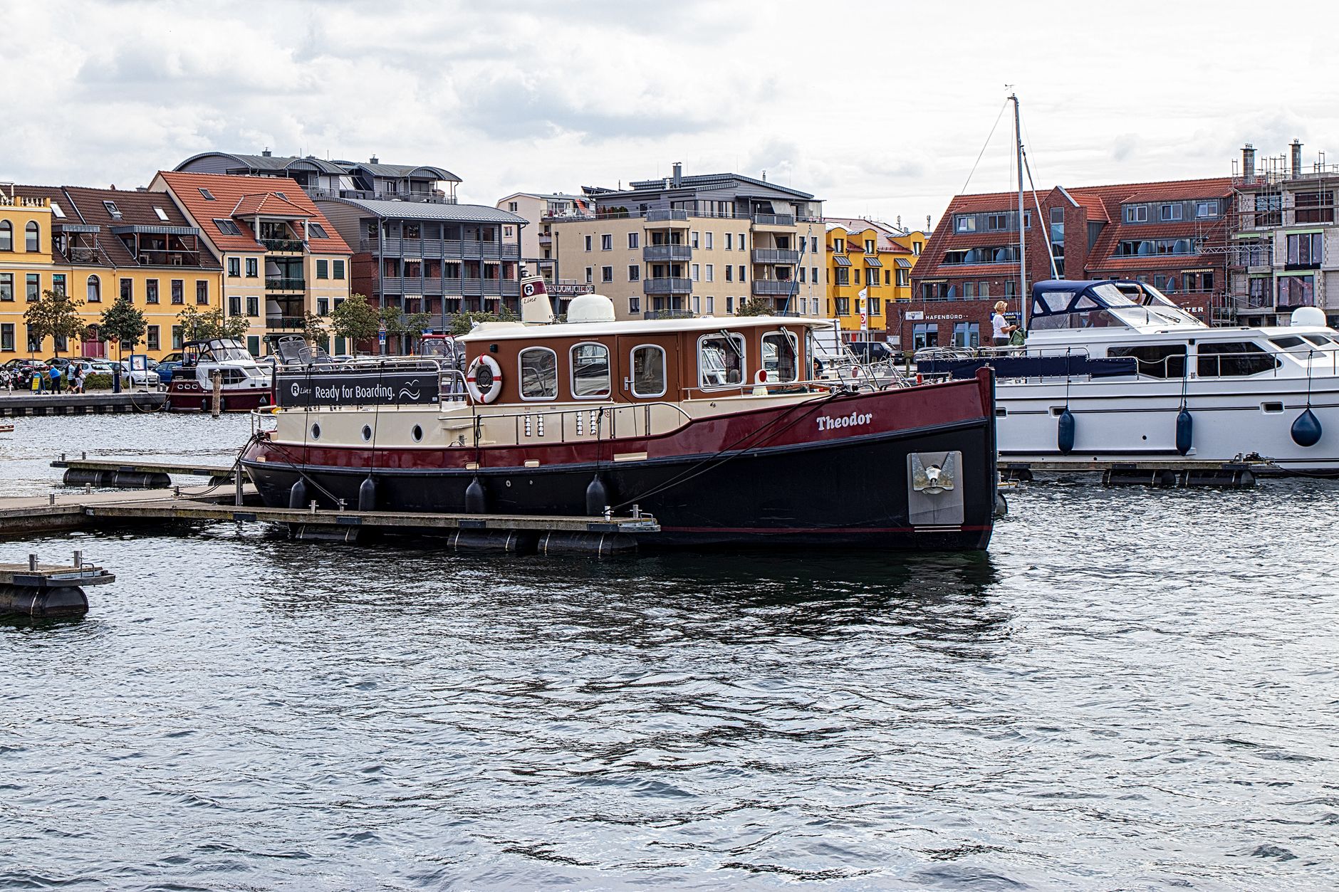 Three patients are evacuated from the MV Hondius as the hantavirus probe widens