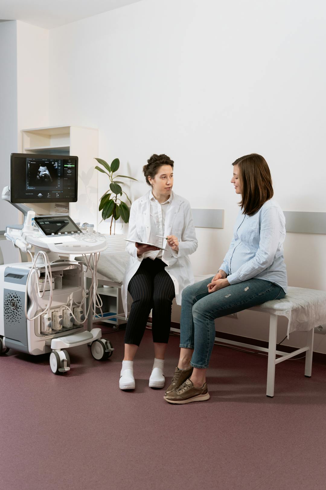 Student practicing 4D ultrasound