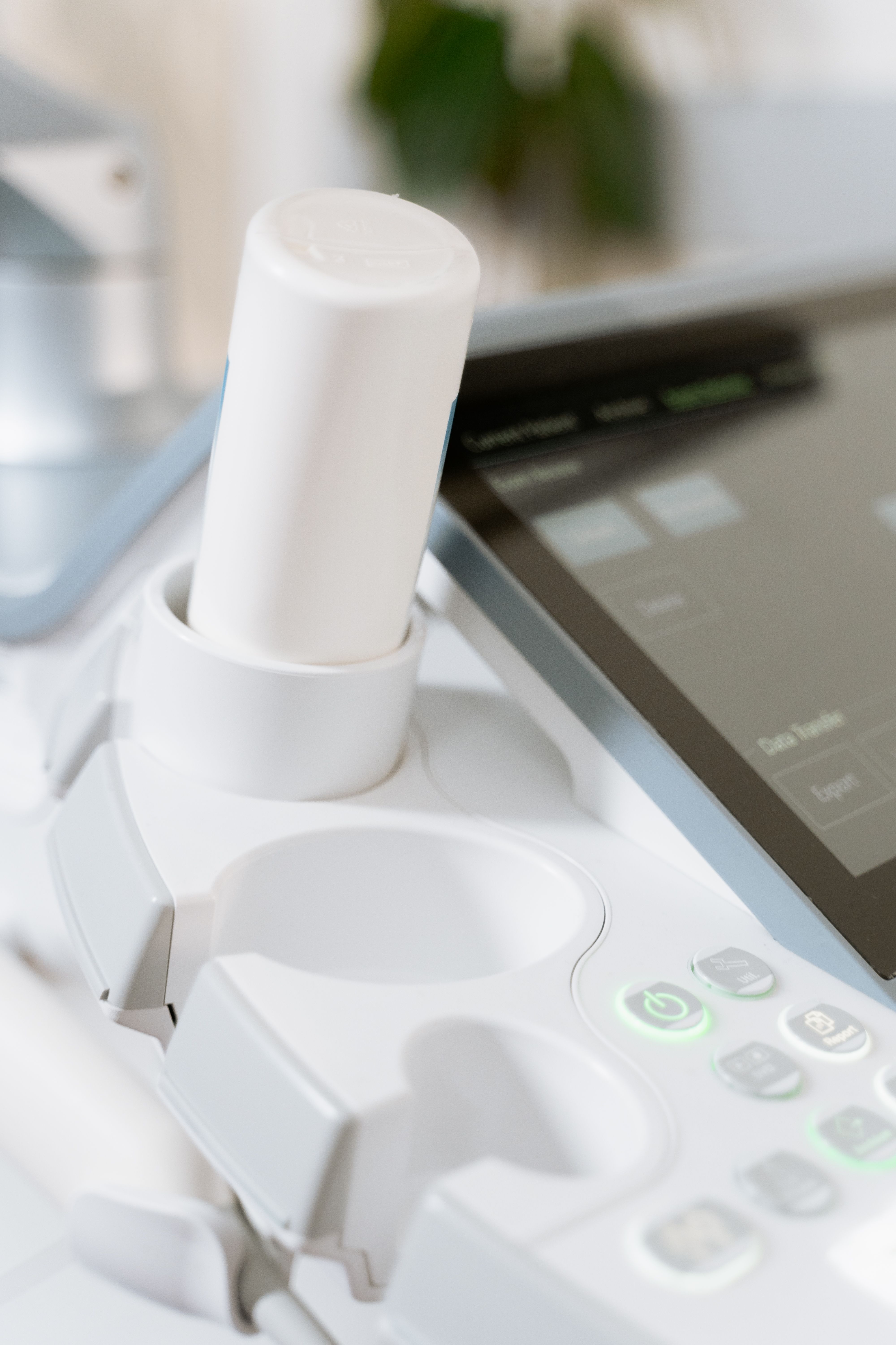 Hands-on elective ultrasound training in Richmond being taught to a career changer