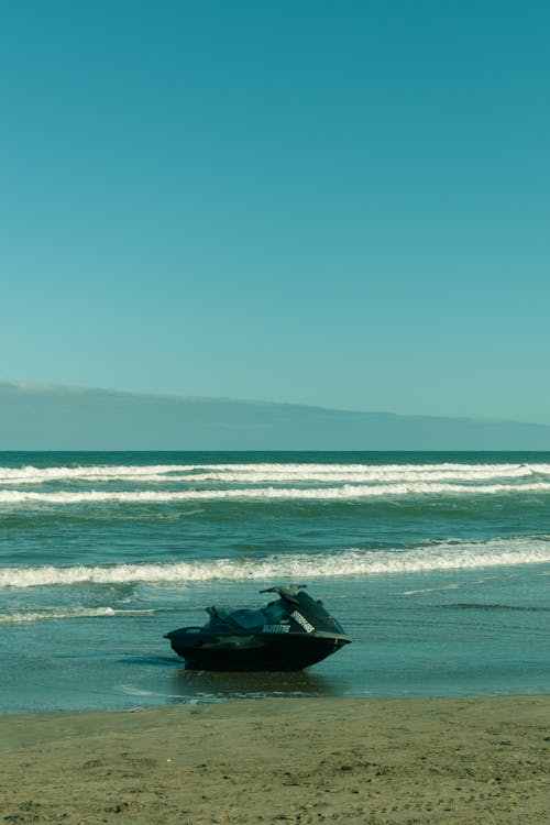 бесплатная Бесплатное стоковое фото с берег моря, вертикальный выстрел, водный мотоцикл Стоковое фото