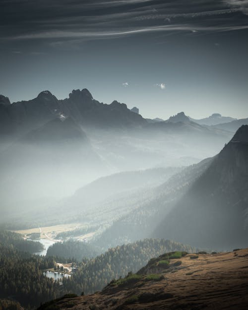 Kostenloses Stock Foto zu berge, dunstig, landschaft