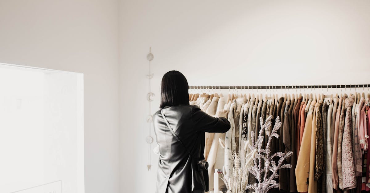 How much does goodwill charge for clothes