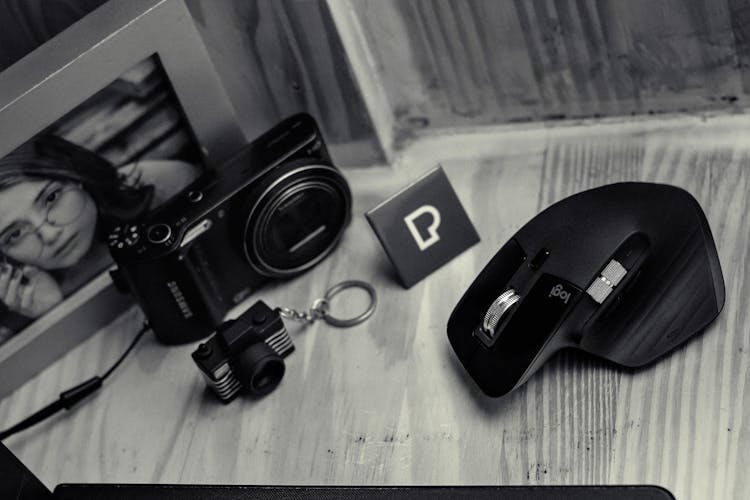 Modern Photo Camera Near Black Game Mouse