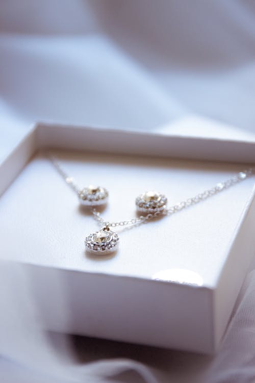 Free Close-Up Shot of a Necklace in a Box Stock Photo