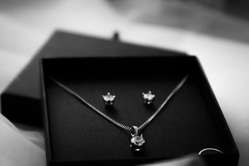 Free Close-Up Shot of a Necklace in a Box Stock Photo
