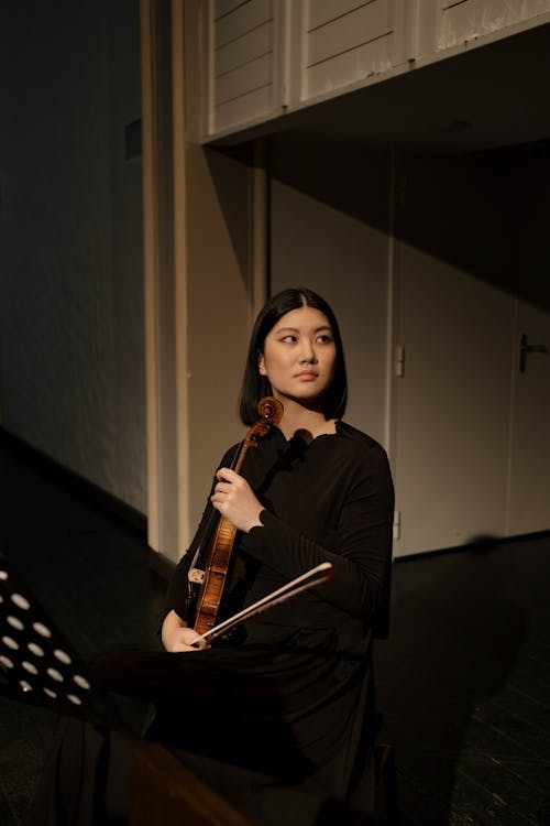 Foto profissional grátis de instrumento musical, Mulher asiática, música clássica