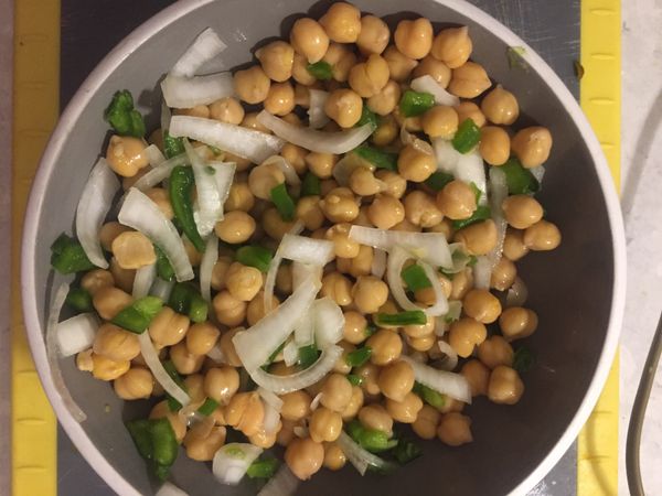 Bowl of chickpeas and vegetables for healthy eating
