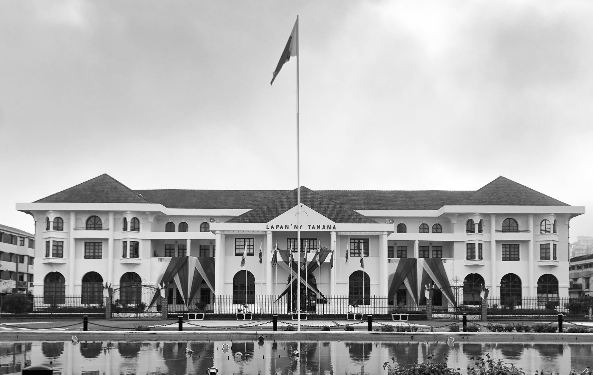 Exterior de un edificio gubernamental en la región del Sahel