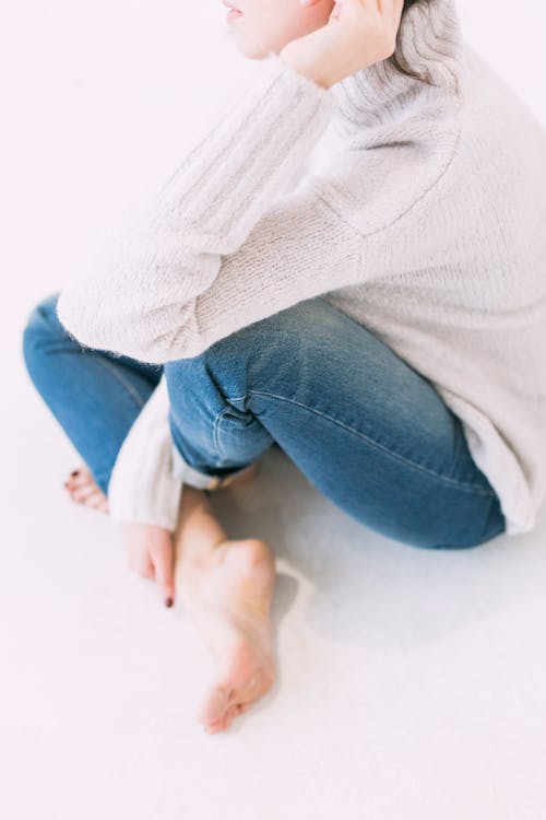 Free Woman in Gray Sweater and Blue Denim Jeans Stock Photo