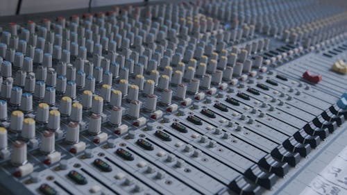 Kostenloses Stock Foto zu audio-mixer, aufnahmestudio, knöpfe