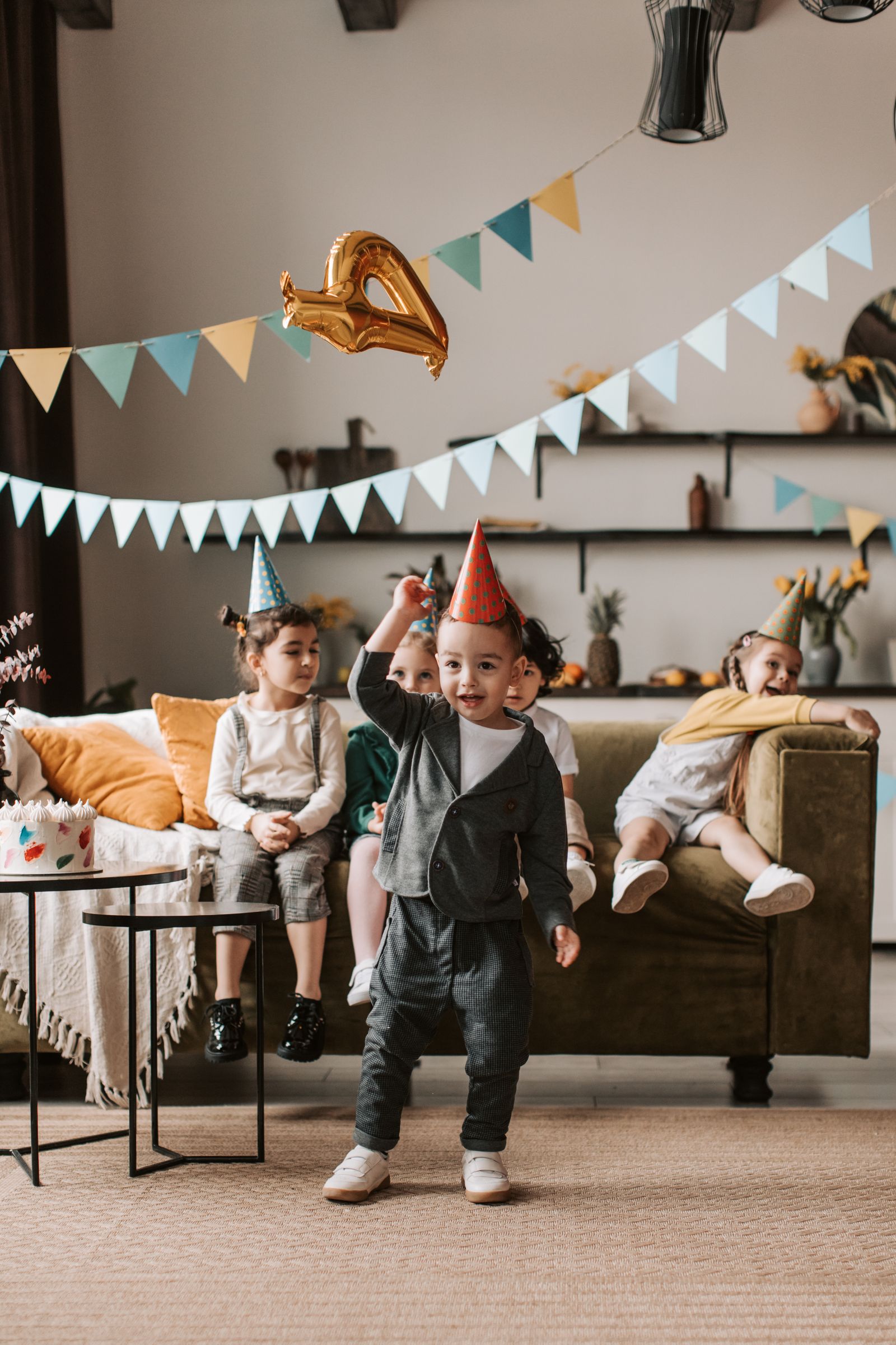 stylish birthday and anniversary balloon decoration in Noida
