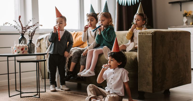 Anniversaire à la maison ou au parc de loisirs : que choisir ?