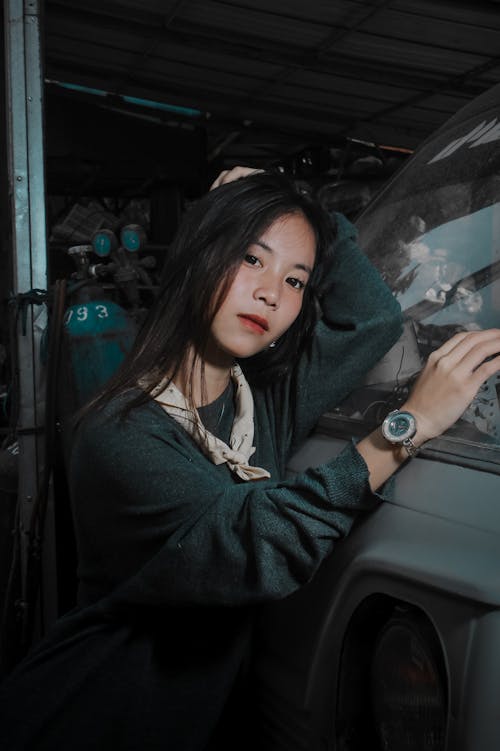 Kostnadsfria Kostnadsfri bild av asiatisk x, handen på bilen, kvinna Stock foto