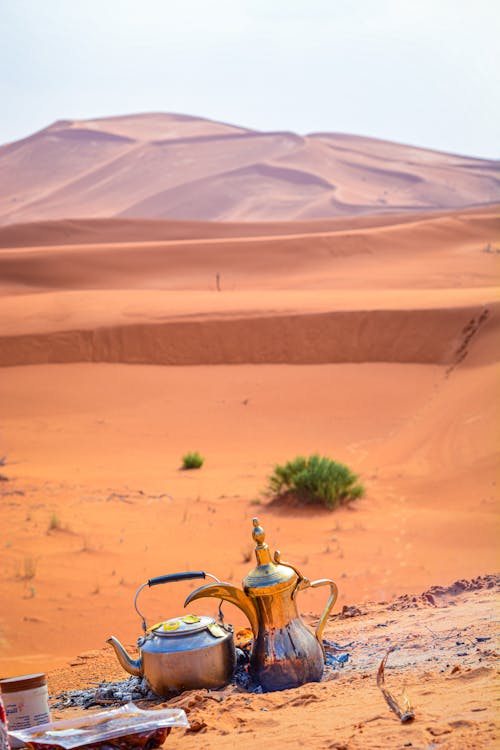 A Kettle on the Desert